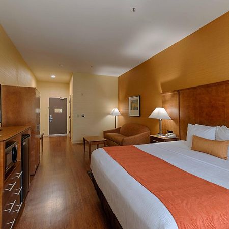 Best Western Plus Delta Inn & Suites Oakley Exterior foto