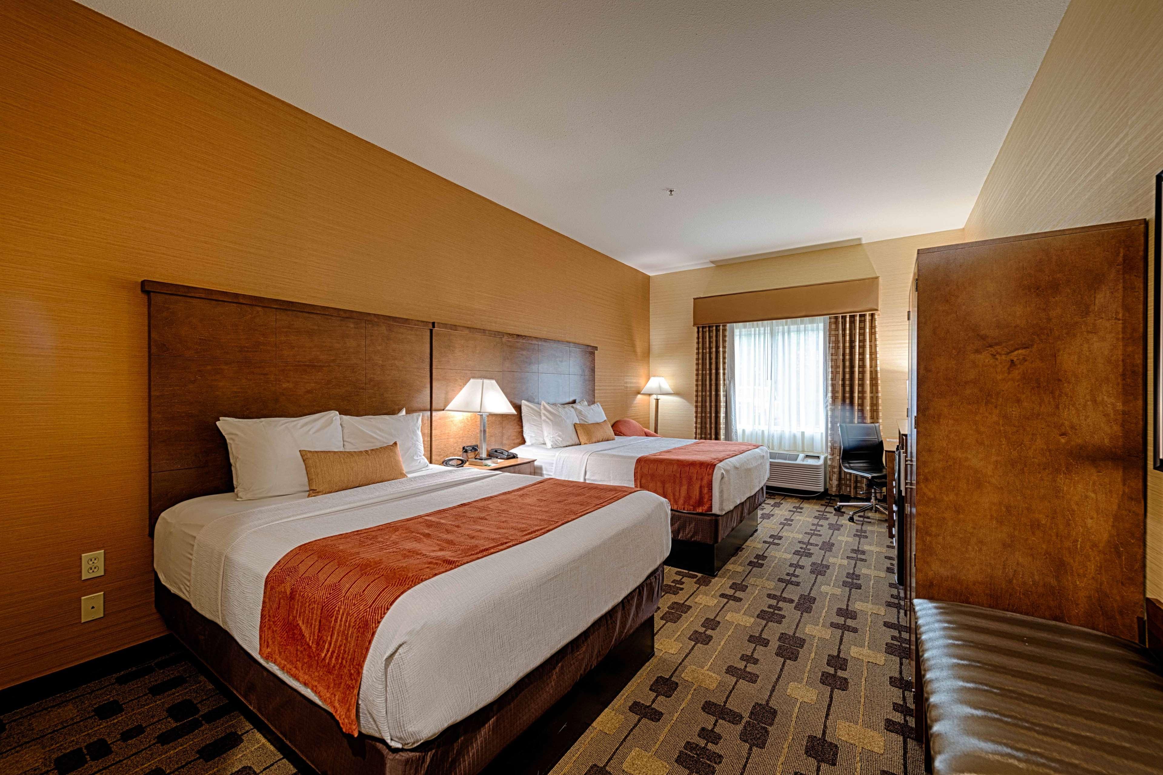 Best Western Plus Delta Inn & Suites Oakley Exterior foto