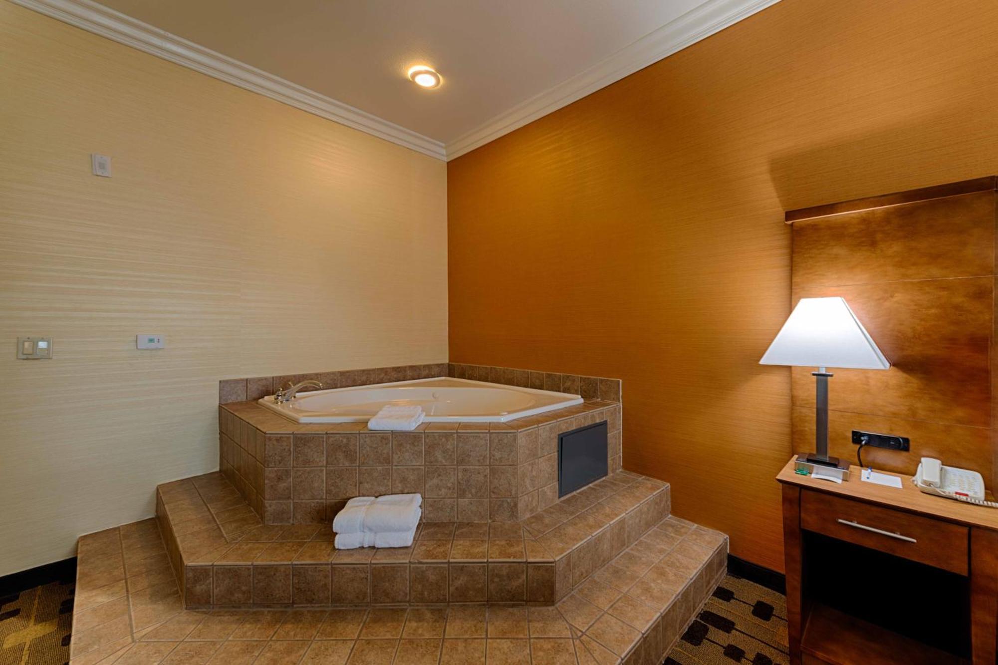 Best Western Plus Delta Inn & Suites Oakley Exterior foto