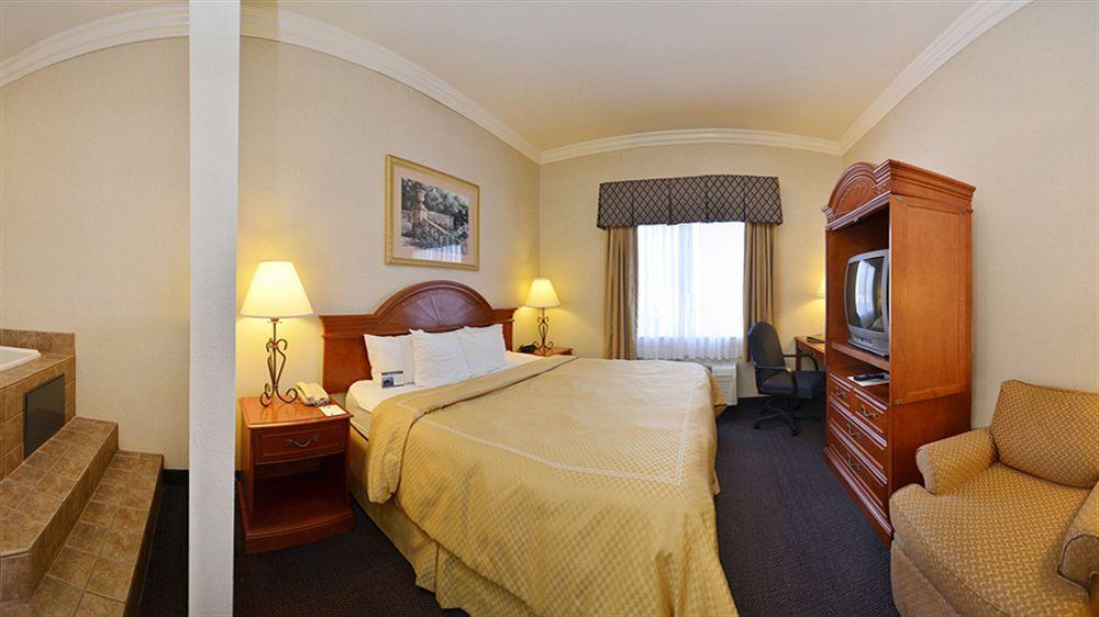 Best Western Plus Delta Inn & Suites Oakley Exterior foto